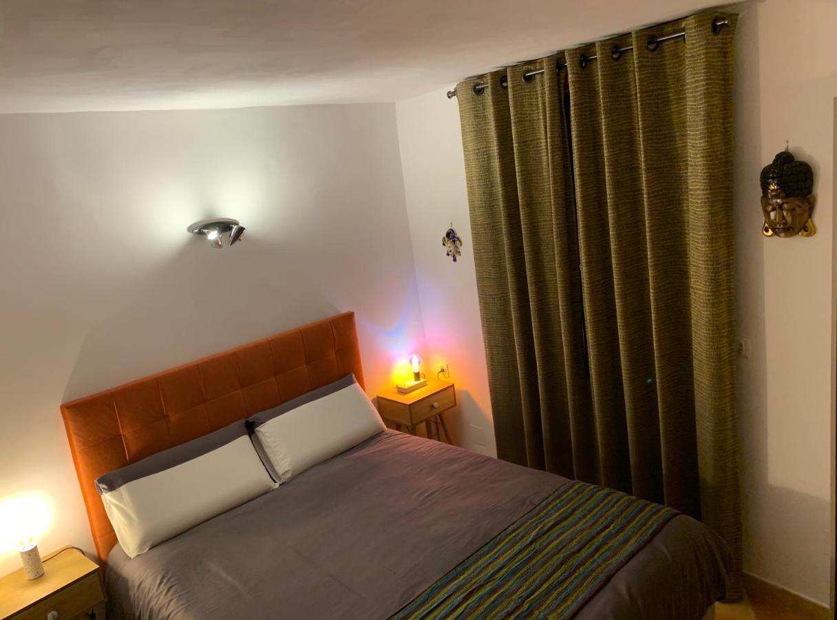 Pila & Bed Montpellier Centre Corum Comedie - Chambre Calme Climatisee - Quiet Air-Conditioned Room Eksteriør billede